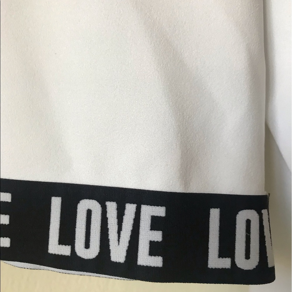 LOVE 🤍 Sweater - Picture 4 of 8